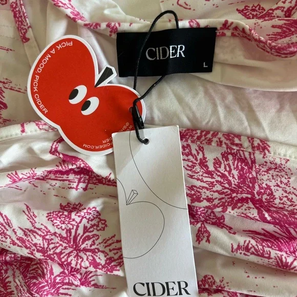 Beautiful dress - Picture 2 of 2